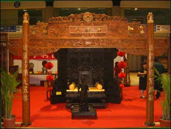 第二届中国传统家具展览会上元亨利产品轰动“家博会”